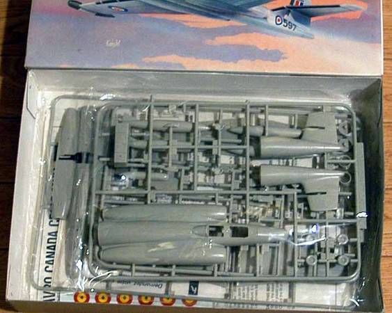 HobbyCraft ��CF100 Mk.V ���ʥ�����