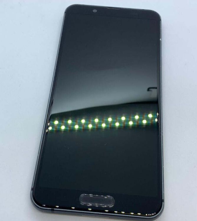 au AQUOS sense3 SHV45