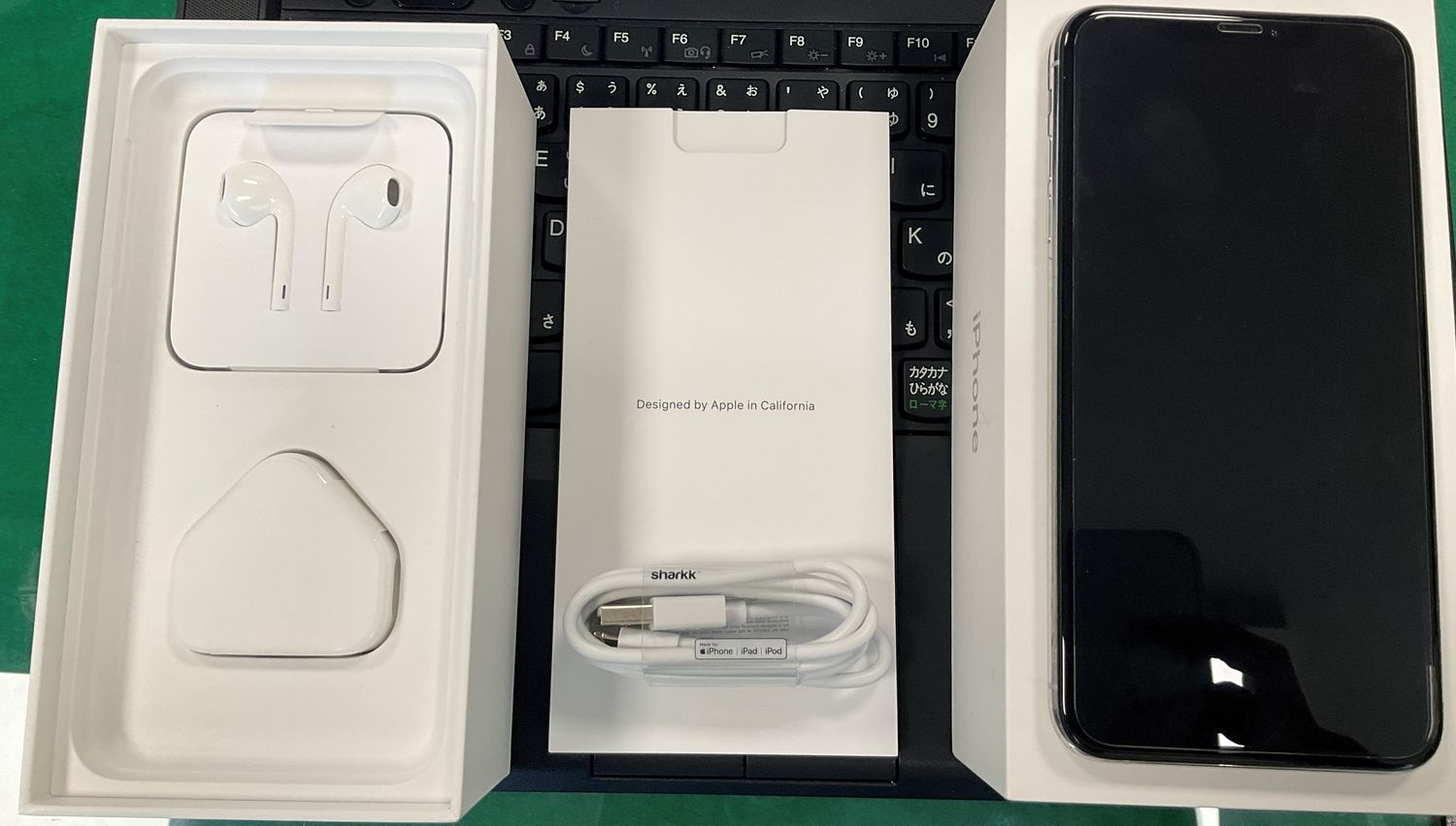 ムスビー｜iPhone Xs Max Silver 64GB 香港版SIMフリー【iPhone XS Max  