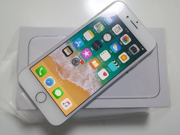 ムスビー｜au iPhone 8 64GB シルバー新品未使用（SIMロック解除済み 