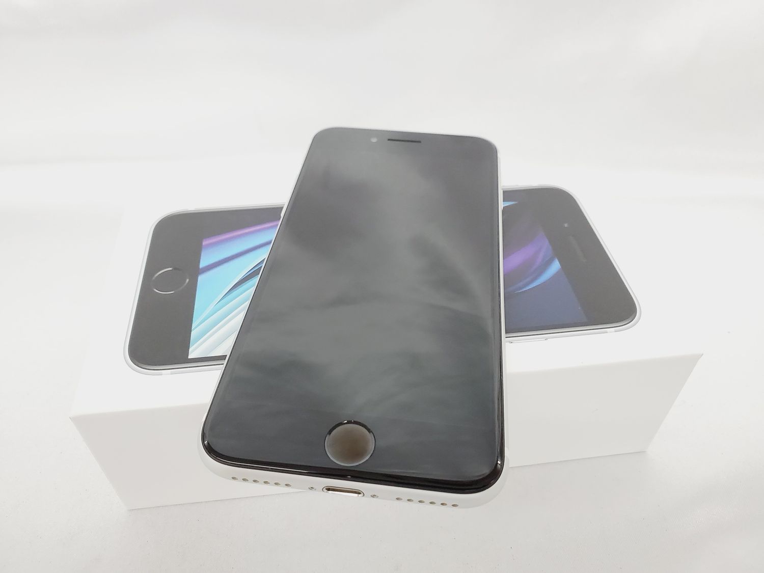 ムスビー｜大黒屋□解除済au iPhone SE2 128GB 美品 判定○ 996139398 