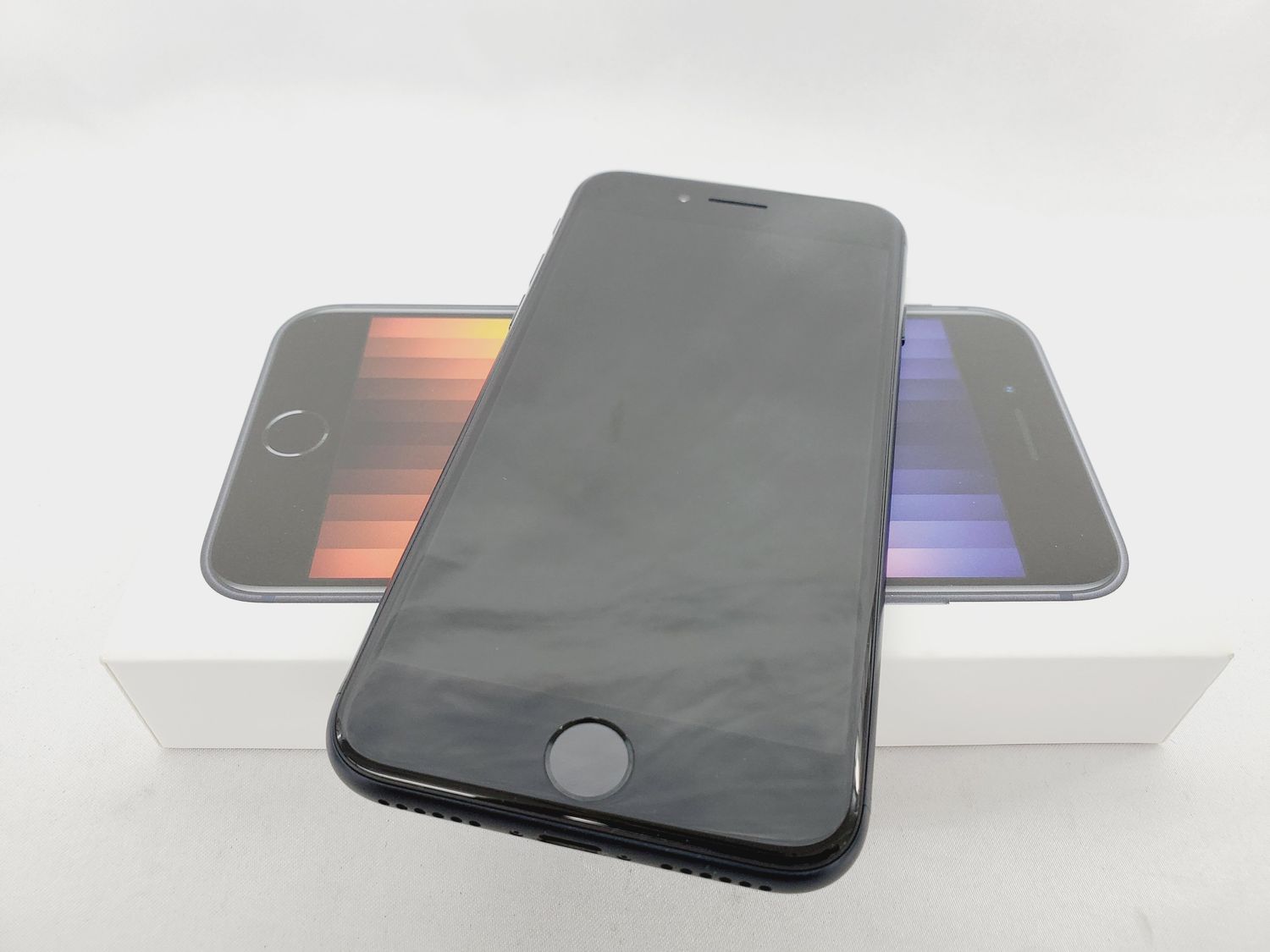 ☆SIMロック解除済SIMフリー☆新品☆iPhone SE第2世代64GB判定〇  