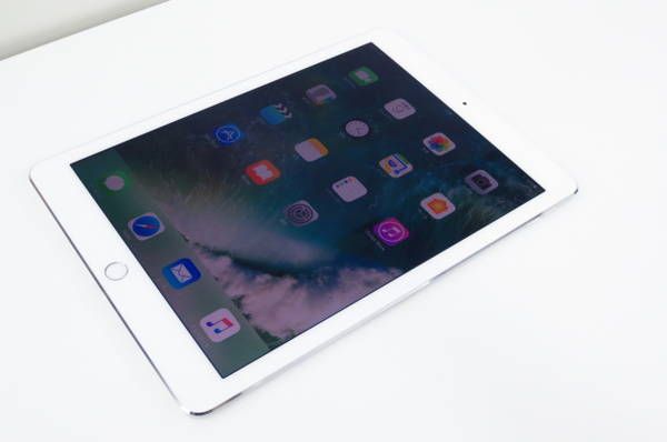 ムスビー｜大黒屋□au iPad Air2 64GB 銀【画面浮き】判定○ 白ロム  
