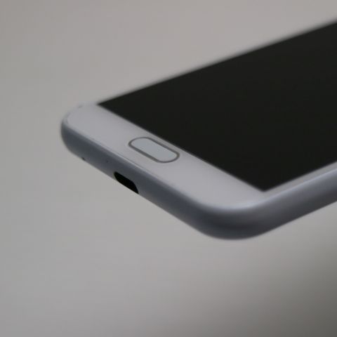 �¿��ݾ� Ķ���� SH-01L AQUOS sense2 ���륭���ۥ磻�� ���� �����