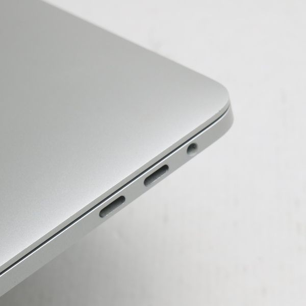 ムスビー｜超美品 MacBook Pro 2018 15インチ Core i7 16GB 256GB 