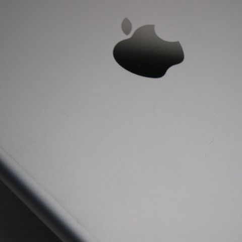 Ķ���� SIM�ե꡼ iPad6 ��6���� Wi-Fi+����顼  128GB ����С�