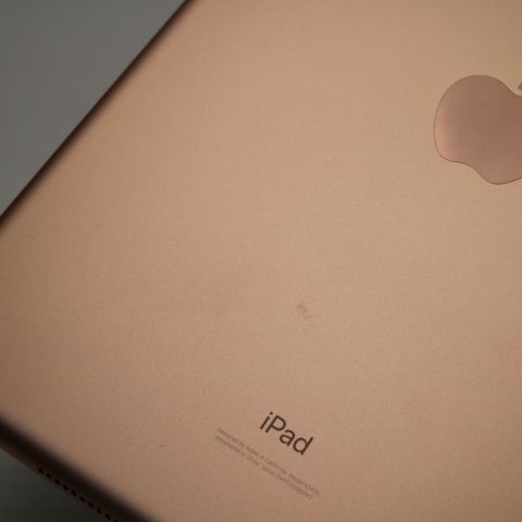 Ķ���� SIM�ե꡼ iPad ��8���� 128GB ������� ¨��ȯ�� ������ȯ��