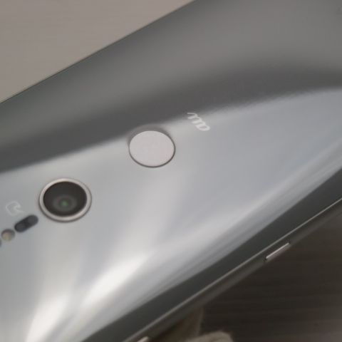 ¿ݾ Ķ SOV37 Xperia XZ2 С  