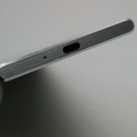 �¿��ݾ��� Ķ���� SO-04J Xperia XZ Premium �������� ����� �������