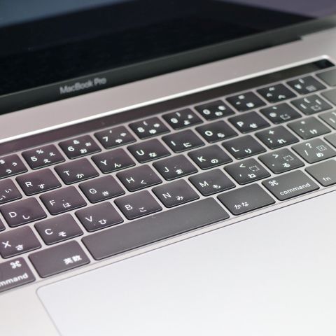 Ķ���� MacBook Pro 2018 15����� Core i7 16GB 256GB