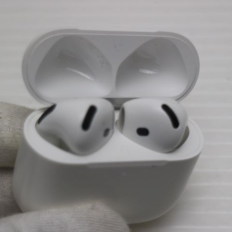 �¿��ݾ� ������� AirPods 4(�����ƥ��֥Υ�������󥻥�������)
