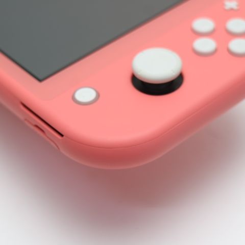 ムスビー｜安心保証 美品 Nintendo Switch Lite コーラル【Nintendo 