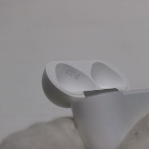 �¿��ݾ� ������� AirPods 4(�����ƥ��֥Υ�������󥻥�������)