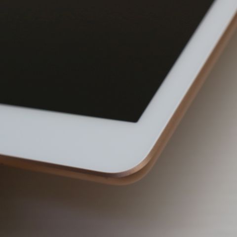 新品同様 iPad 第6世代 Wi-Fi 32GB ゴールド