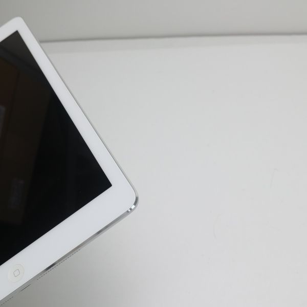 ムスビー｜安心保証付 超美品 iPad Air Wi-Fi 64GB シルバー 中古本体 