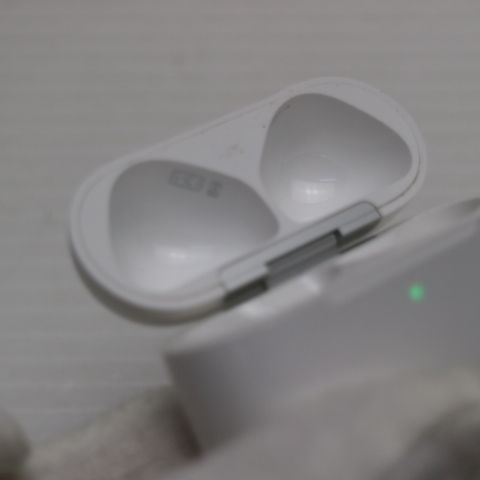�¿��ݾ� ������� AirPods 4(�����ƥ��֥Υ�������󥻥�������)