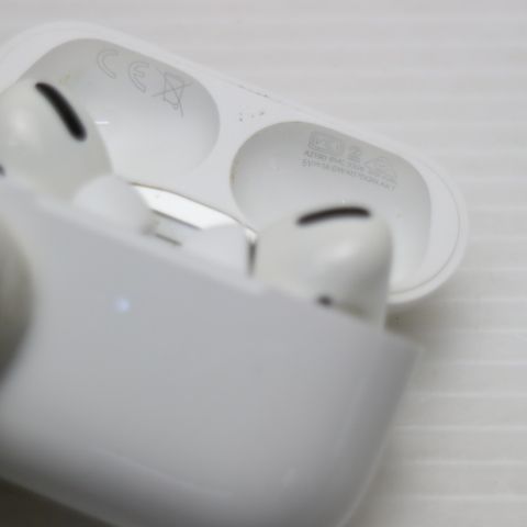 �¿��ݾ� ���� AirPods Pro  �ۥ磻��