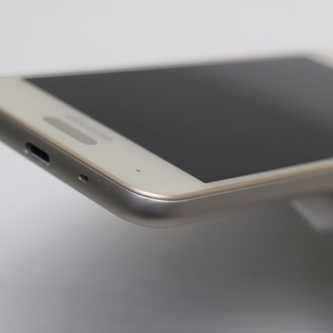�¿��ݾ� Ķ���� SH-01K AQUOS sense ������� ���� �����