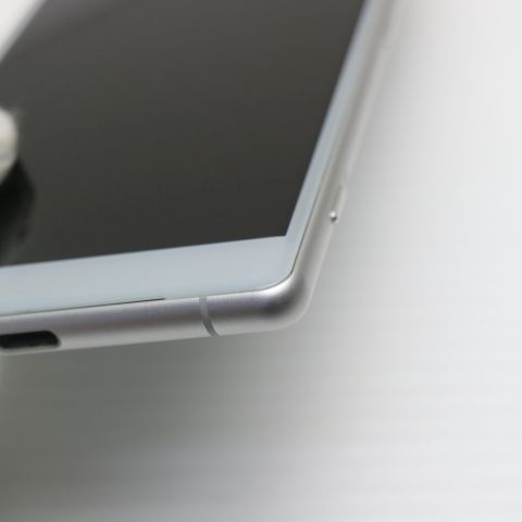 ¿ݾ Ʊ 702SO Xperia XZ2 С  