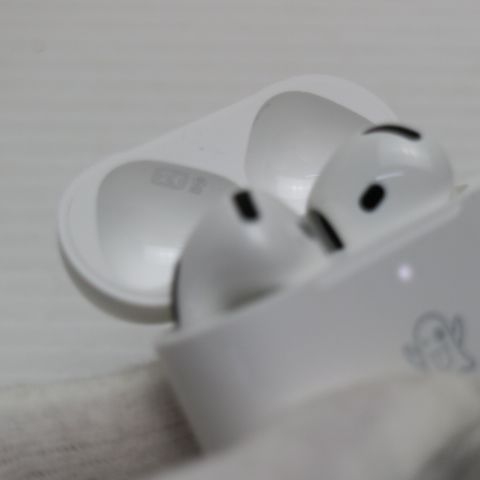 �¿��ݾ� ���� AirPods 4(�����ƥ��֥Υ�������󥻥�������)