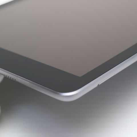 Ķ���� SIM�ե꡼ iPad6 ��6���� Wi-Fi+����顼  32GB ���ڡ������쥤