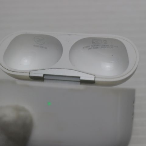 �¿��ݾ� ���� AirPods Pro ��2���� USB-C �ۥ磻��