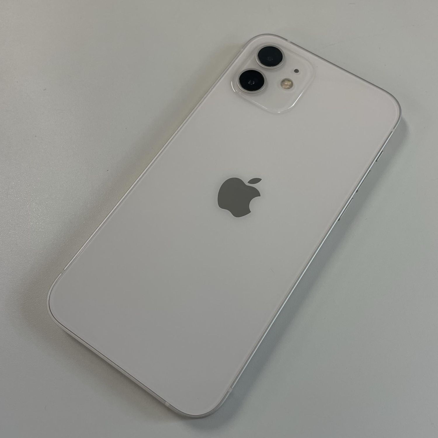 ムスビー｜☆利用制限〇☆ iPhone 12 64GB ホワイト SIMロック解除済 
