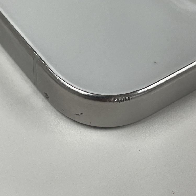 iPhone 15 Pro 256GB ホワイトチタニウム SIMロック解除済