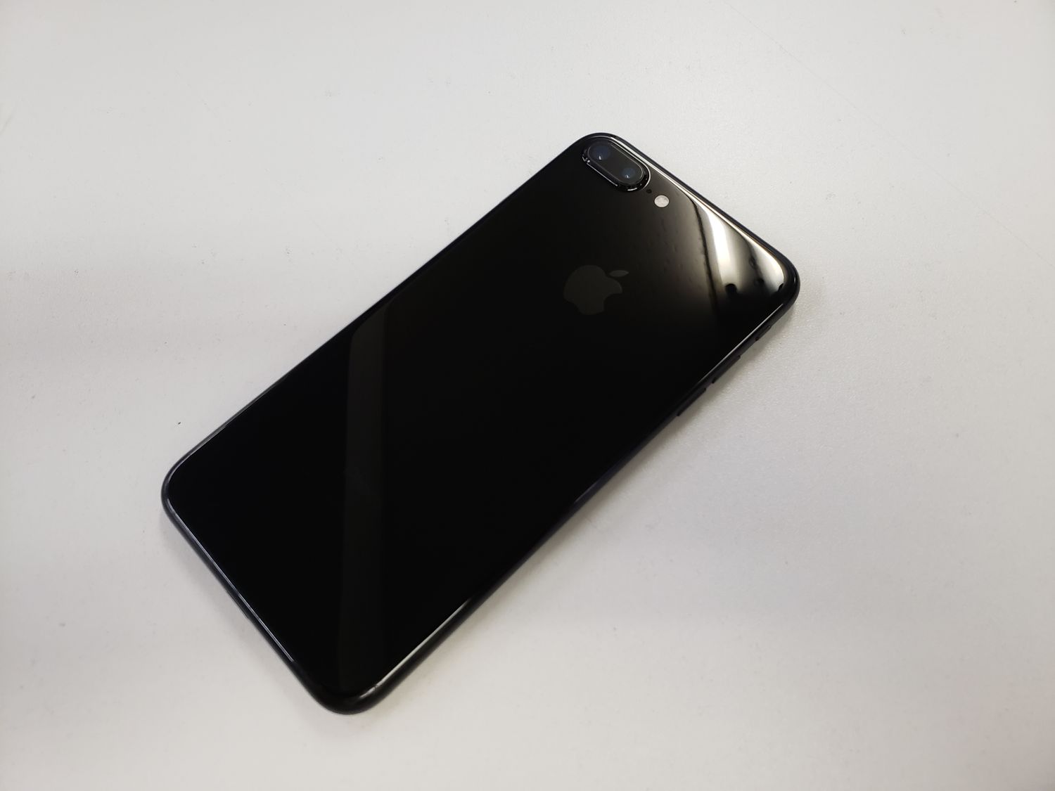 ムスビー｜☆利用制限○☆docomo iPhone 7 Plus 256GB ジェット 