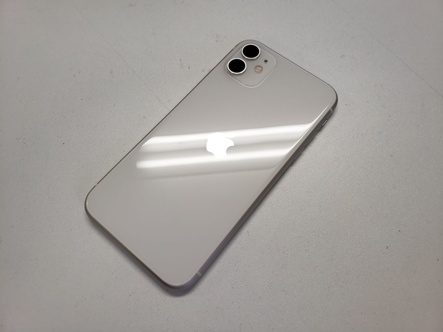 ムスビー｜☆利用制限○☆docomo iPhone 11 256GB ホワイト SIMロック 