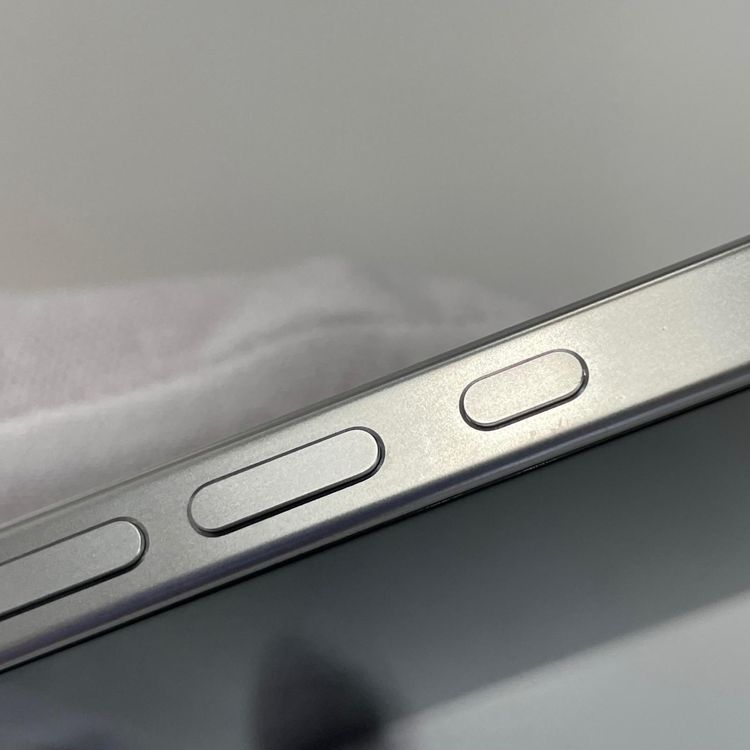 iPhone 16 Pro Max 256GB �ۥ磻�ȥ����˥��� SIM���å������