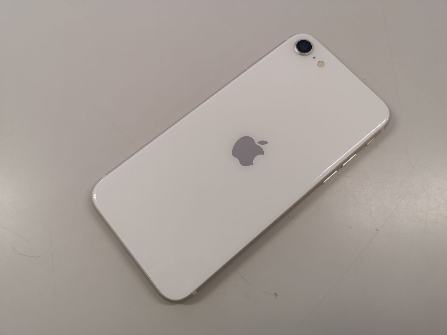 ムスビー｜☆利用制限〇☆au iPhone SE(第3世代) 128GB スターライト 