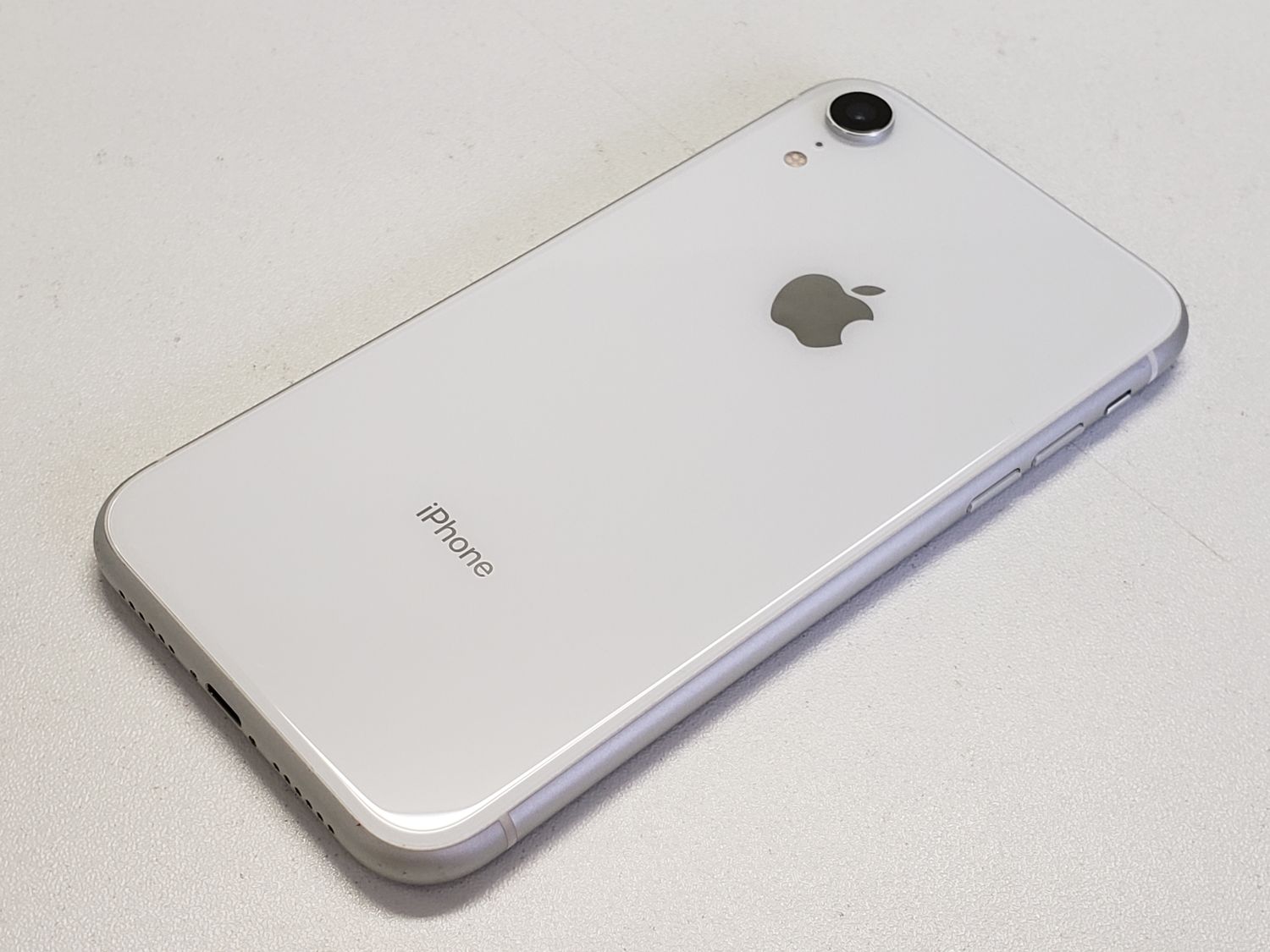 ムスビー｜☆利用制限○☆docomo iPhone XR 64GB ホワイト SIMロック 
