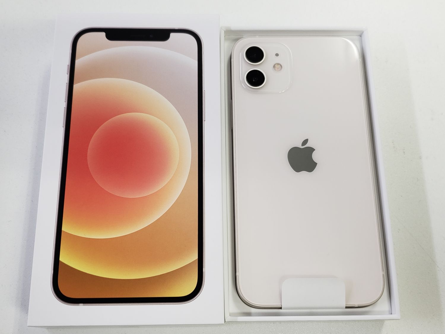 ムスビー｜☆利用制限○☆未使用品 au iPhone 12 64GB ホワイト SIM  