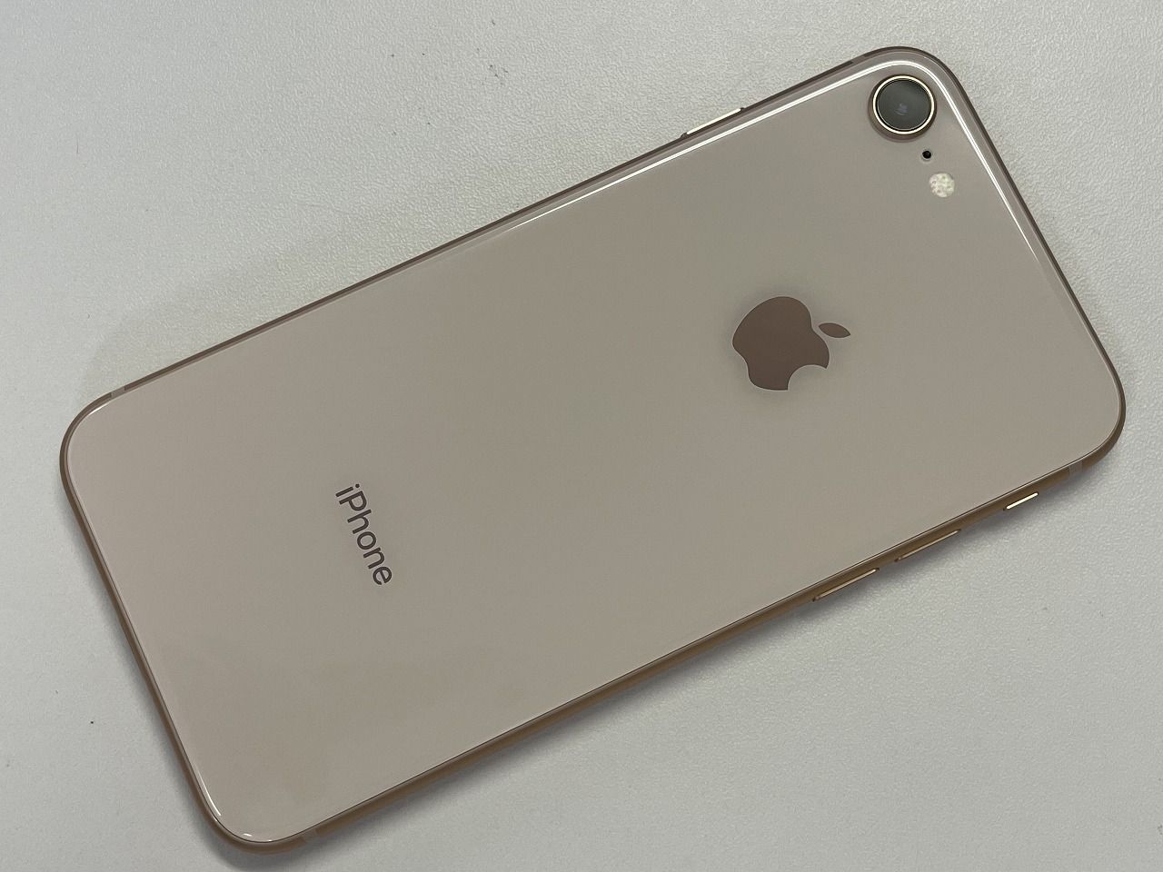 ムスビー｜☆利用制限○☆au iPhone 8 64GB ゴールド SIMロック解除済 
