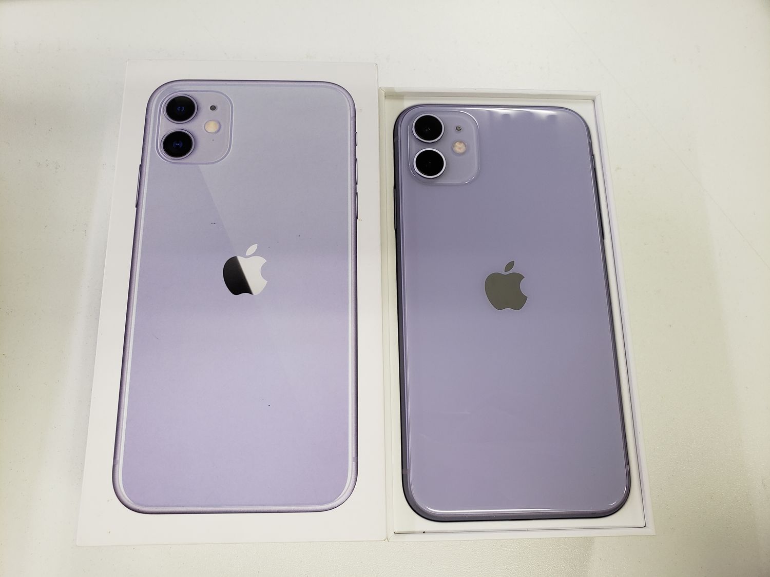 iPhone 11 ホワイト 128 GB くるしく SIMフリー済
