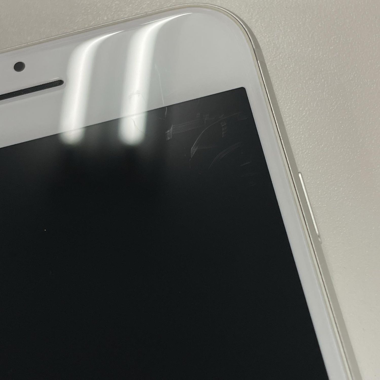 ムスビー｜☆利用制限〇☆ iPhone 8 64GB シルバー SIMロック解除済 