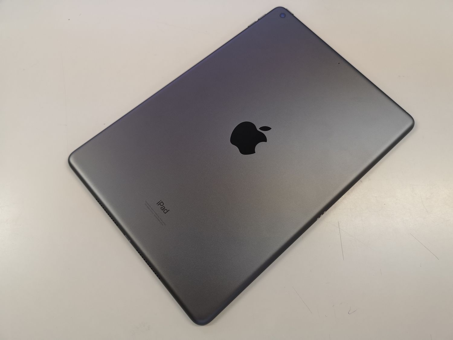 超美品】iPad 第9世代 WiFi 64GB 引っ越す スペースグレイ 