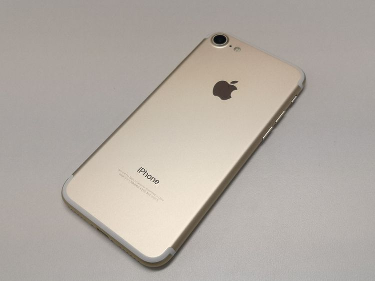 ムスビー｜☆利用制限○☆docomo iPhone 7 32GB ゴールド SIMロック  