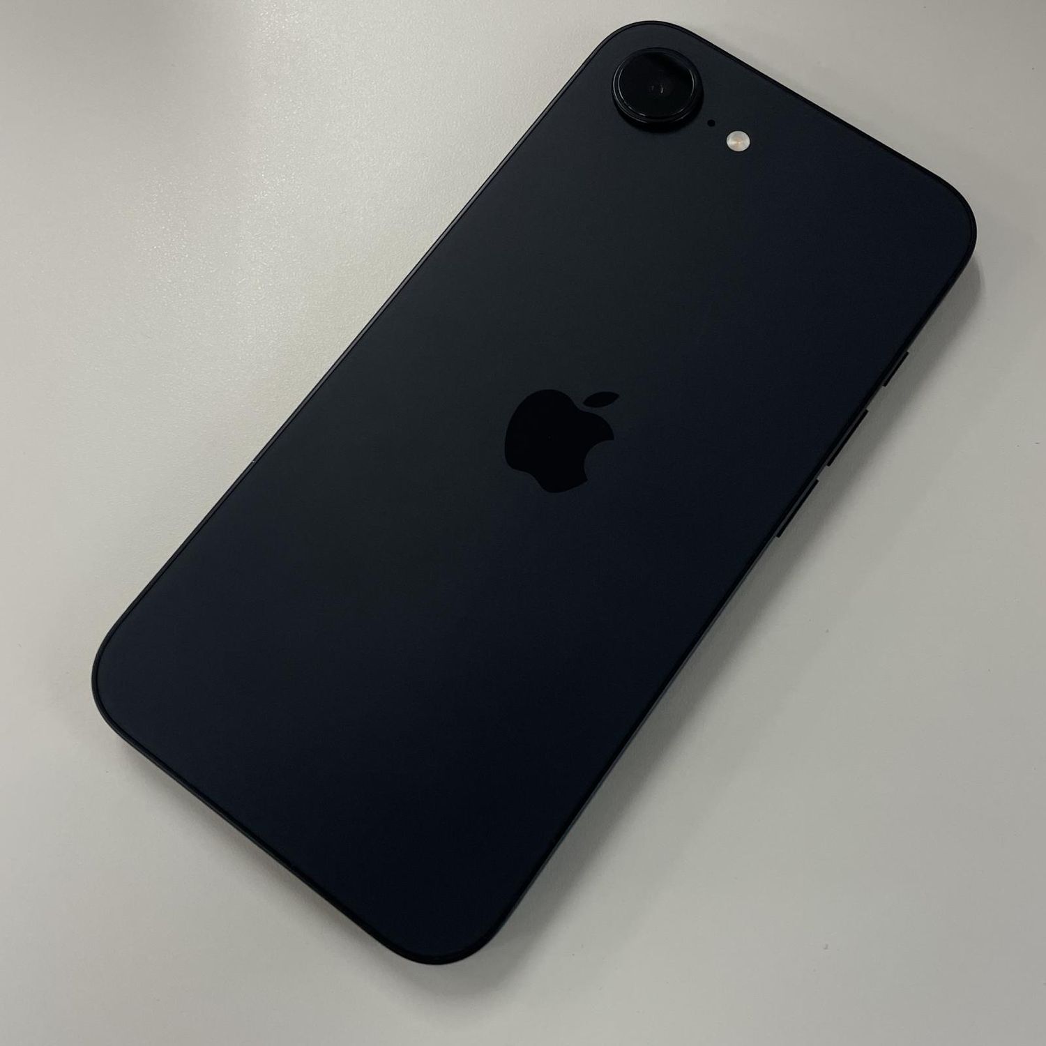 ムスビー｜iPhone 16e 128GB ブラック SIMロック解除済【iPhone16e