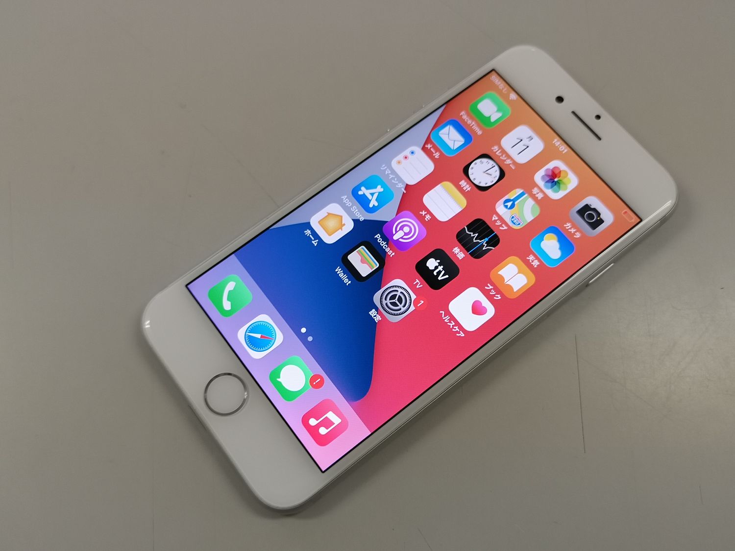 ムスビー｜☆利用制限〇☆au iPhone 7 32GB シルバー SIMロック解除済 