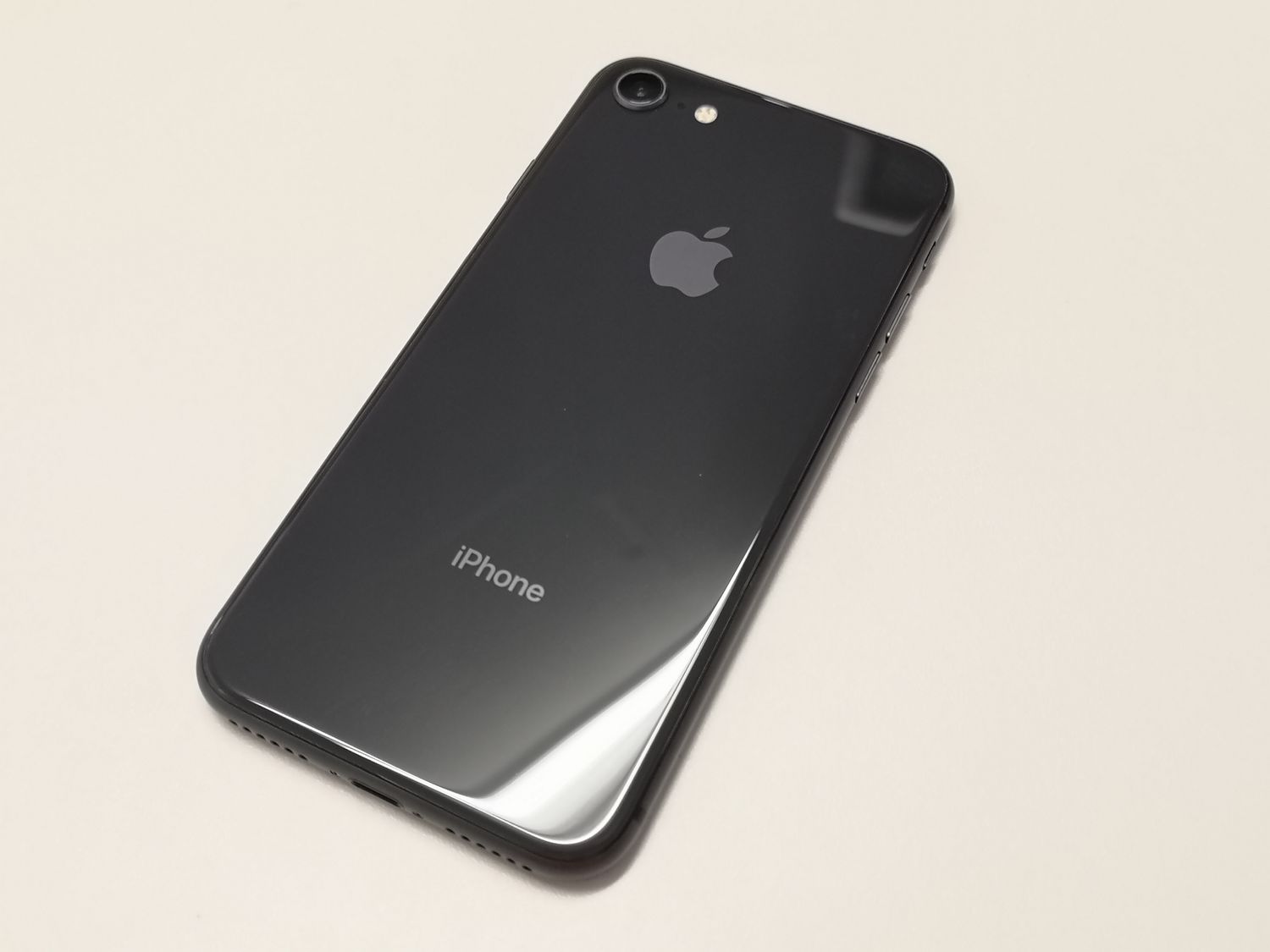 ムスビー｜☆利用制限○☆docomo iPhone 8 64GB スペースグレイ SIM 
