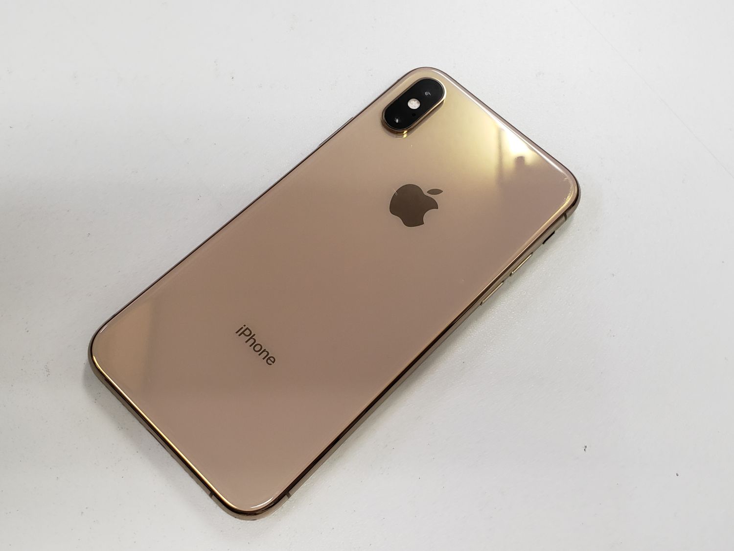 ムスビー｜☆利用制限○☆docomo iPhone Xs 256GB ゴールド SIMロック 