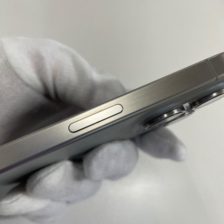 ���������¡��� iPhone 15 Pro 128GB �ʥ���������˥��� SIM���å������