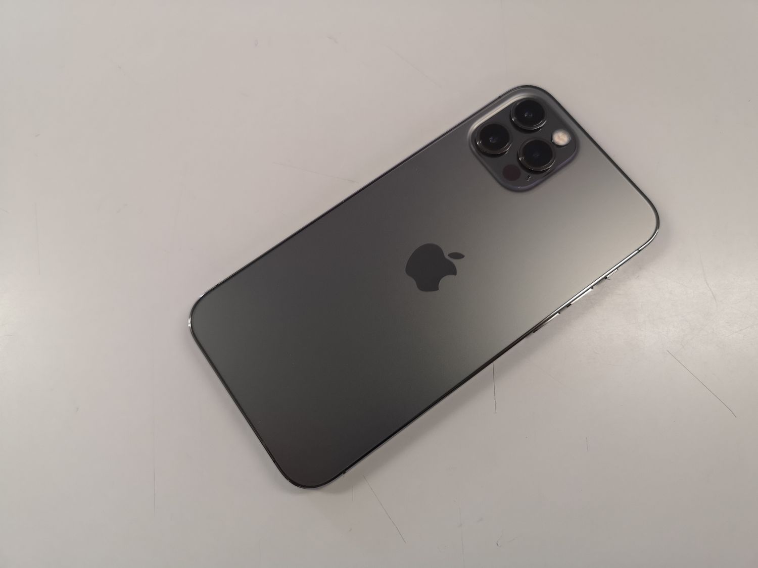 ムスビー｜☆利用制限〇☆au iPhone 12 Pro 256GB グラファイト SIM 