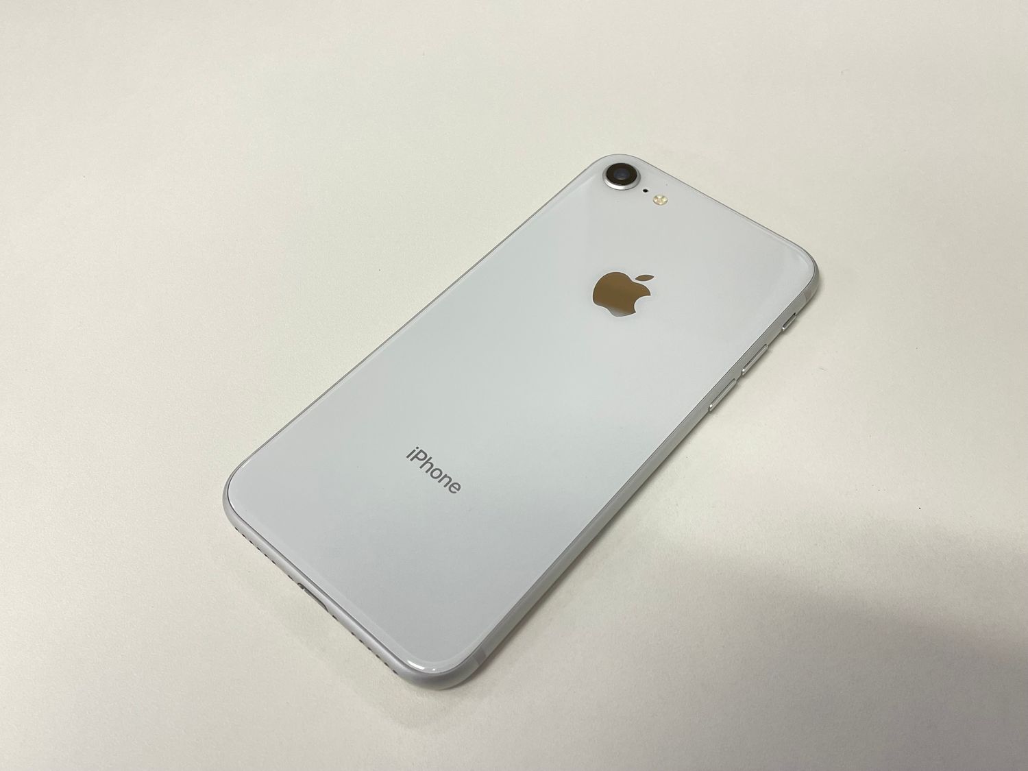 iPhone 8シルバー 64GB SIMロック解除済み Apple iPhone8 64GB 中古 シルバー Bランク MQ9L2J/A SIMフリー