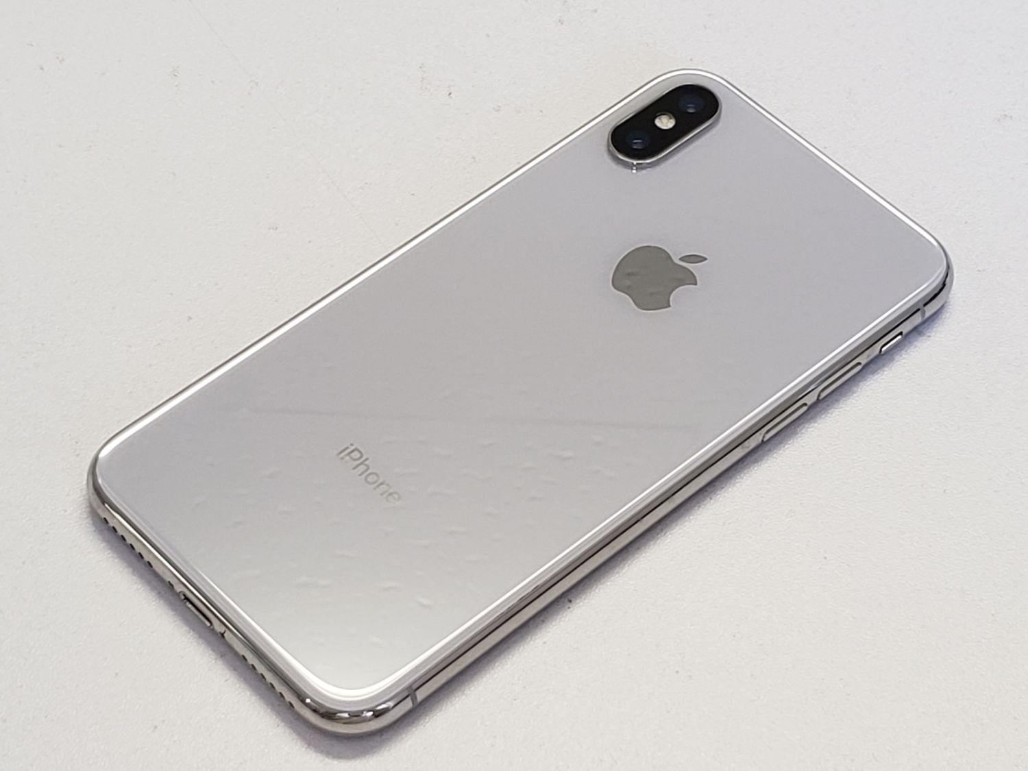 iPhone X よくっ 64GB シルバー SIMロック解除済