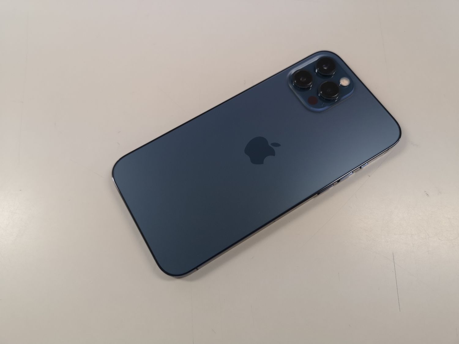 ムスビー｜☆利用制限〇☆docomo iPhone12ProMAX 256GB 電池100％ SIM 