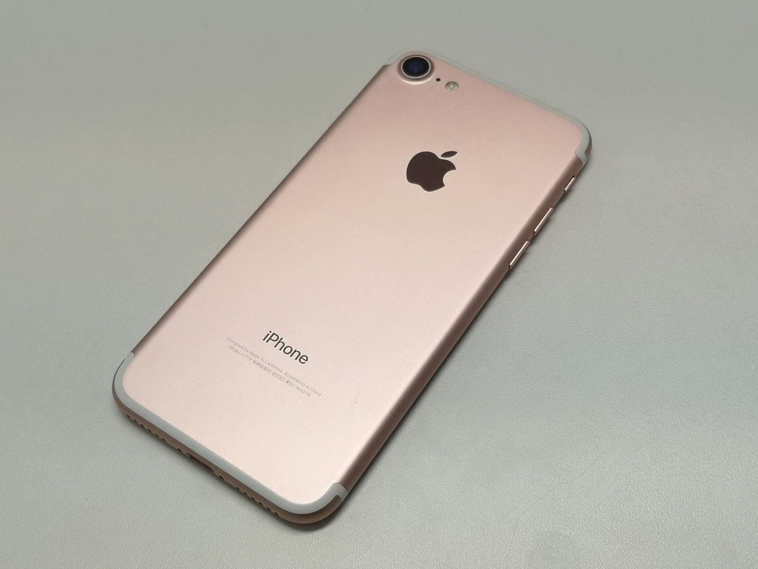 ムスビー｜☆利用制限○☆docomo iPhone 7 32GB ローズゴールド SIM 