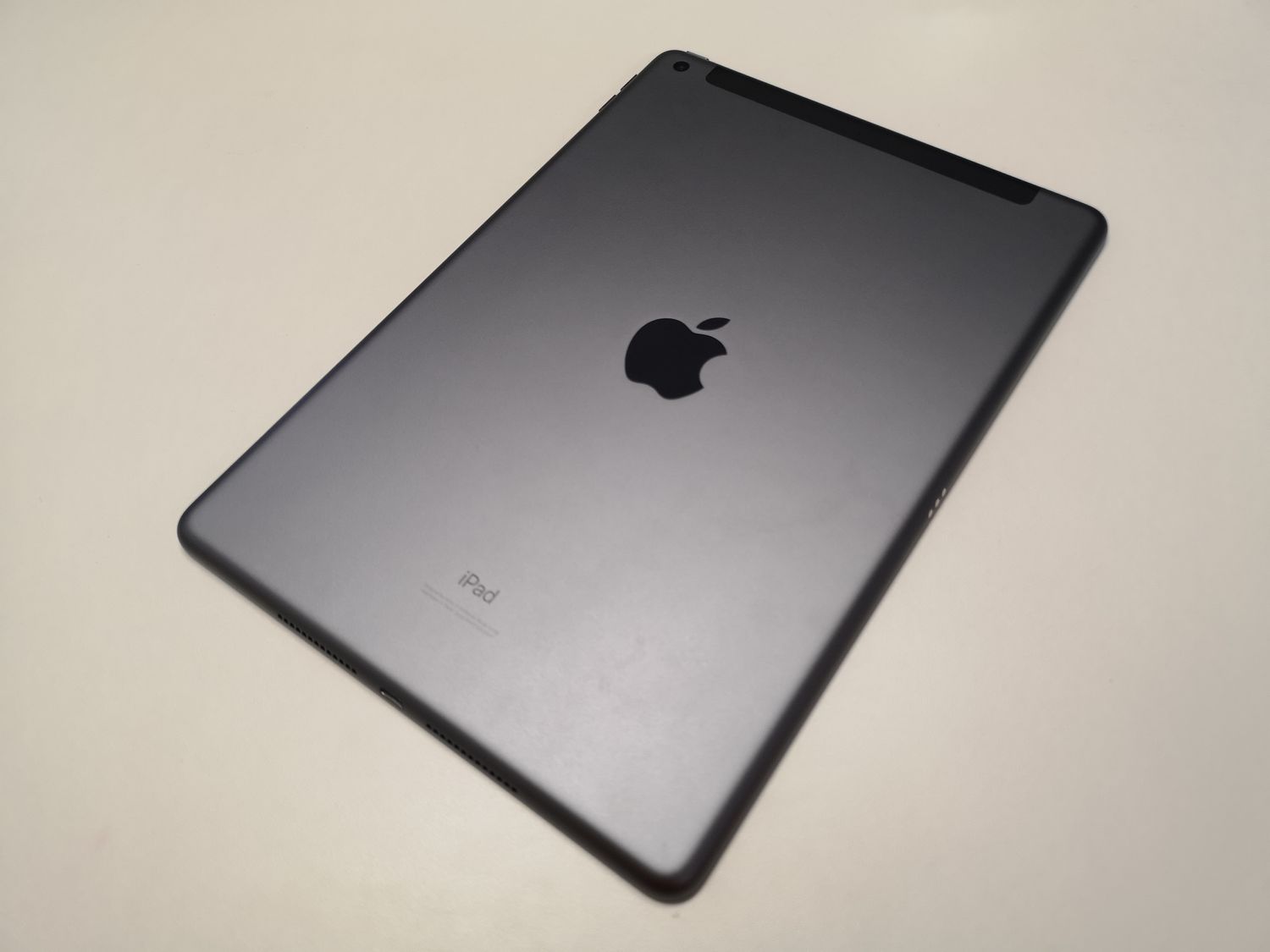 ムスビー｜☆赤ロム保証☆au iPad 第7世代 WiFi+Cellular 32GB SIM  